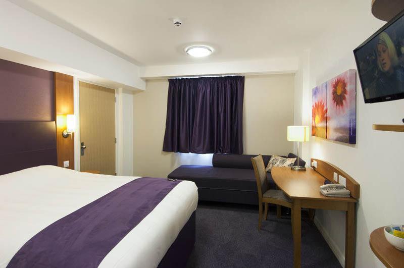 Premier Inn London Barking Exteriör bild
